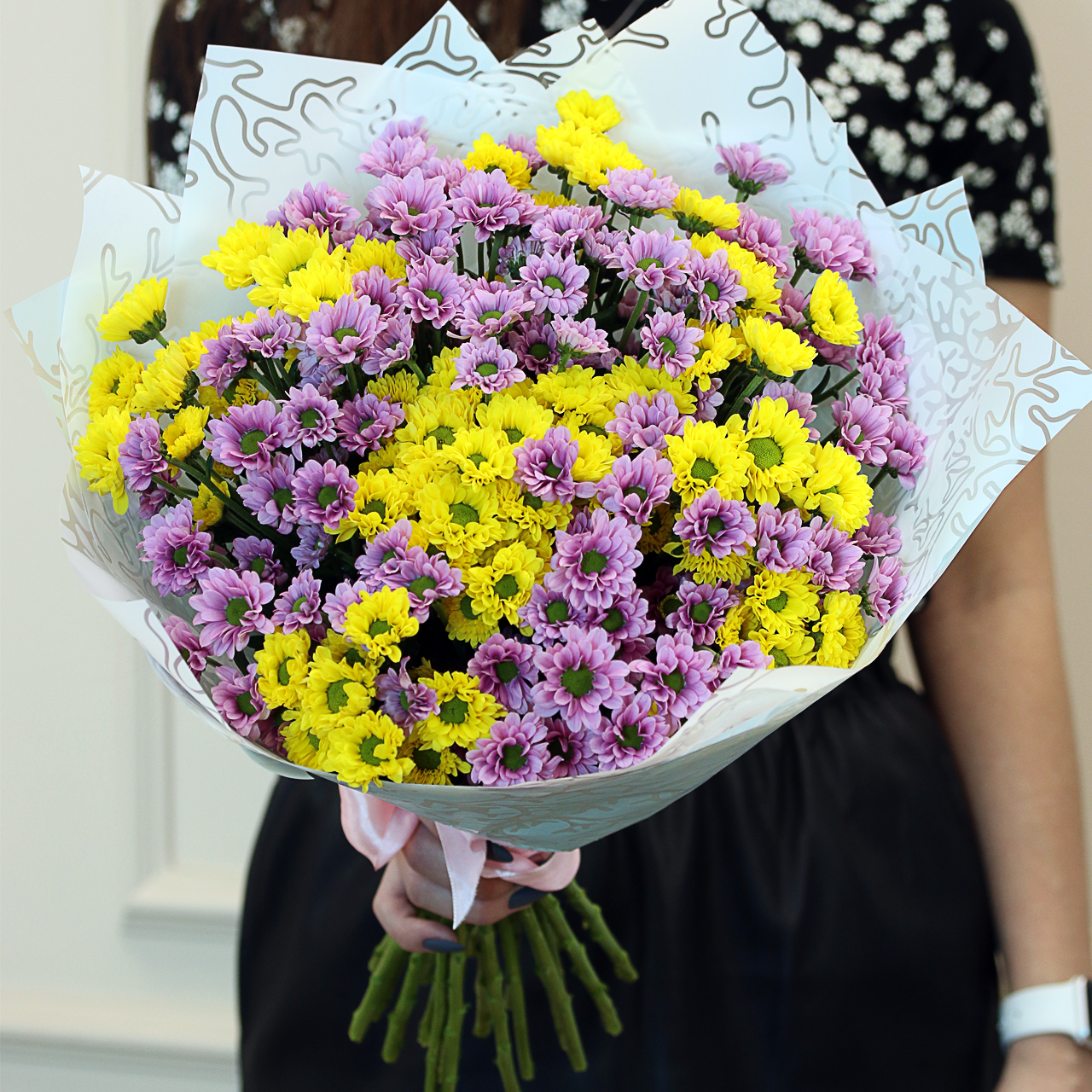 25 Кустовых Хризантем Микс в элегантной коробке